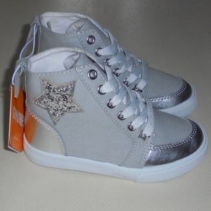 Gymboree Girls Silver Gray Sneakers 10  NEW